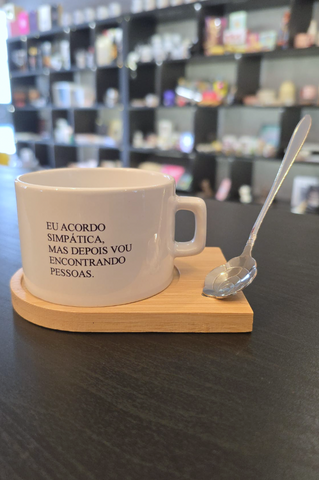 Caneca com colher mágica - Eu acordo simpática